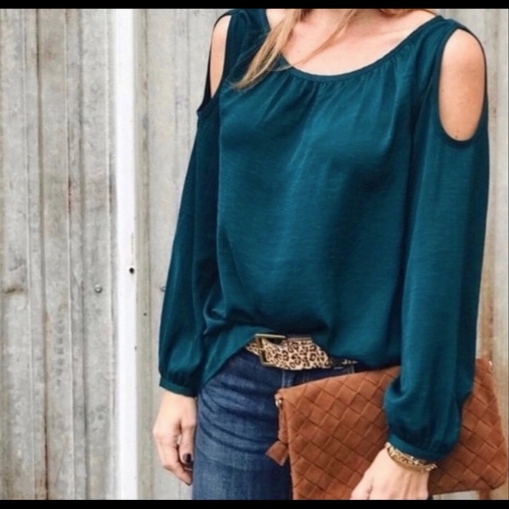 Cabi 3504 Fetching cold shoulder blouse.  Teal.  XS.